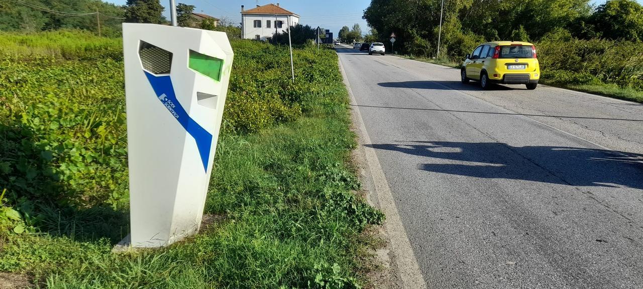 
	L'autovelox imbrattato

