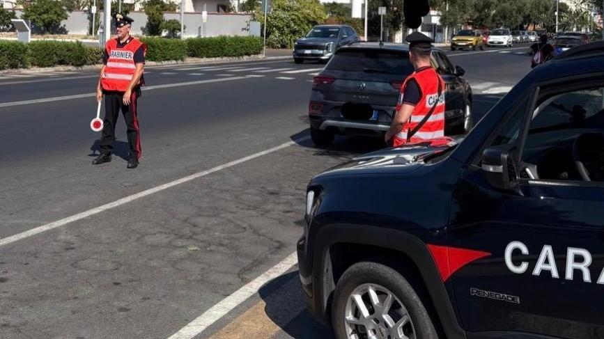 Era nervoso e insofferente, aveva con se quattro dosi di cocaina pronte per essere cedute: denunciato