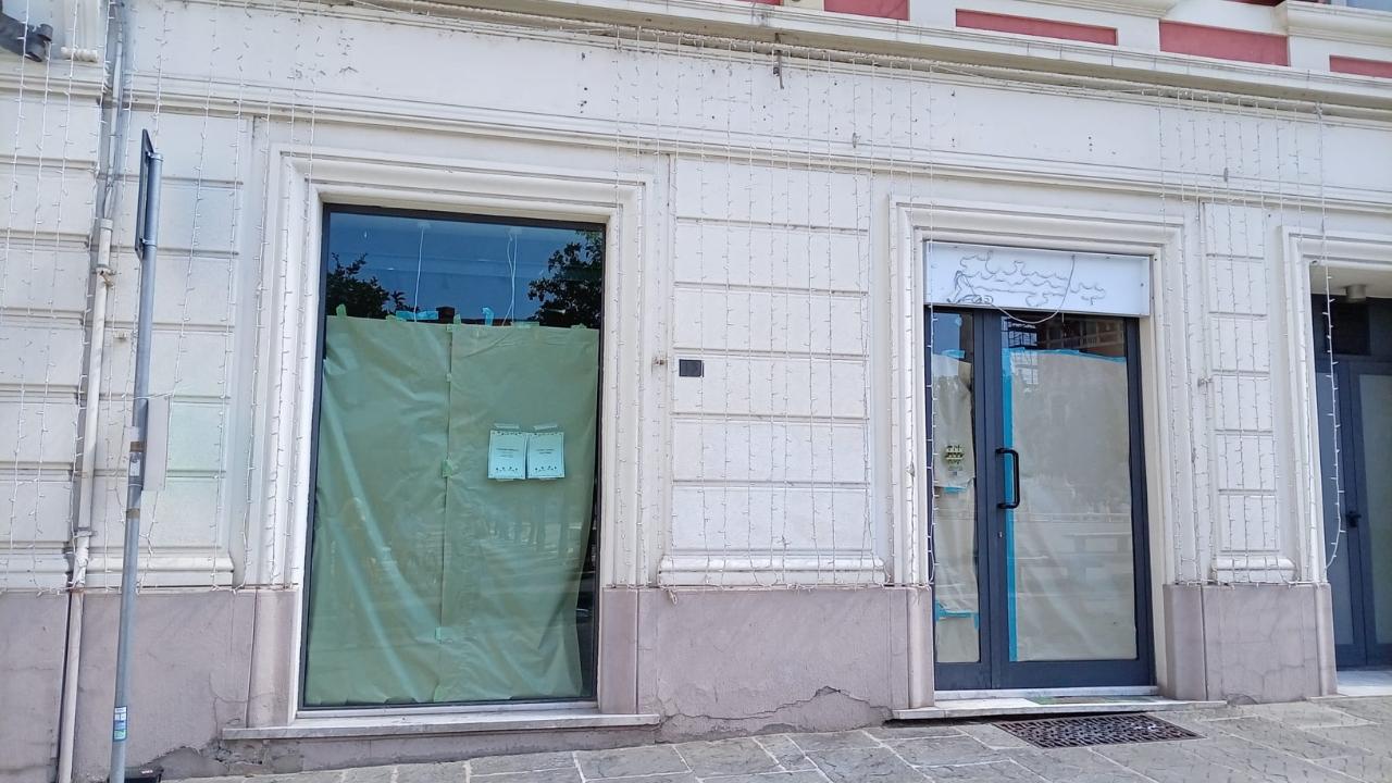 Il fondo in piazza Aranci dove sorgerà il nuovo bar 
