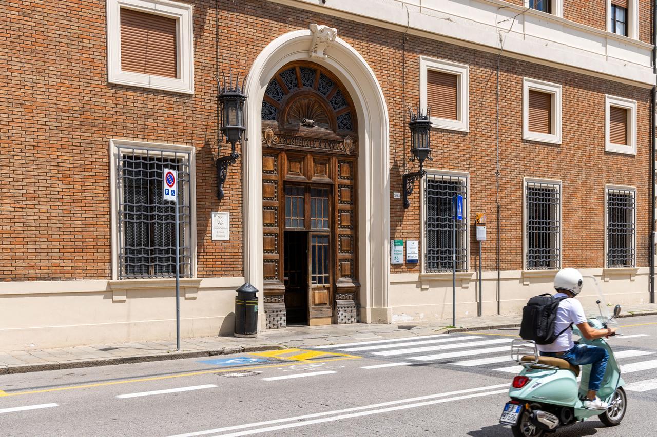 Ferrara, disagi all’ex Sant’Anna: «Lunghe attese in piedi e terapie fino alla sera»