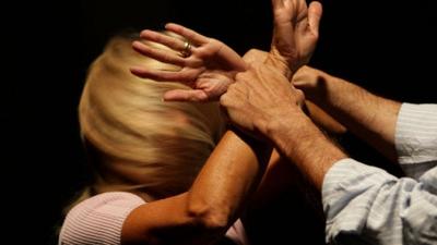 Cento, violenza sulla compagna: dovrà stare lontano da casa