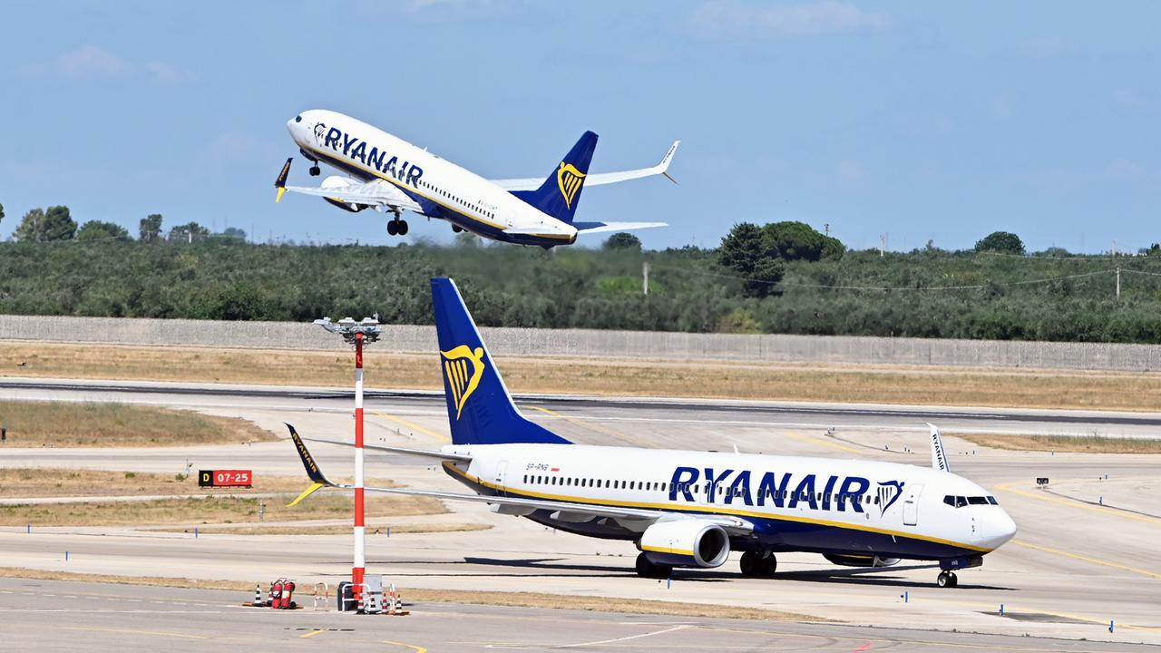 Ryanair taglia i voli invernali, ora il caro carburante minaccia anche i prezzi dei biglietti