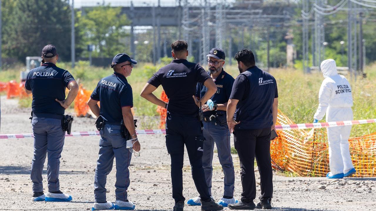 Donna trovata senza vita vicino alla stazione di Ferrara: indagini in corso