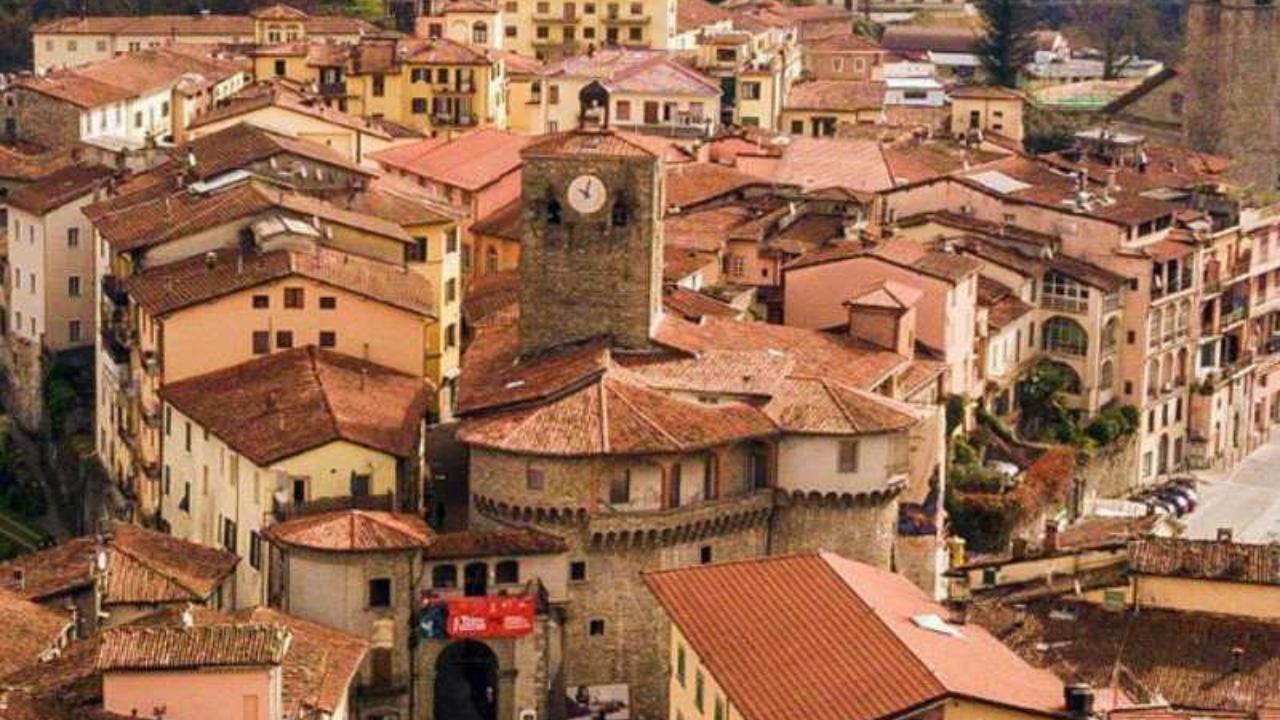 
	Una veduta dall'alto di Castelnuovo (foto archivio)


