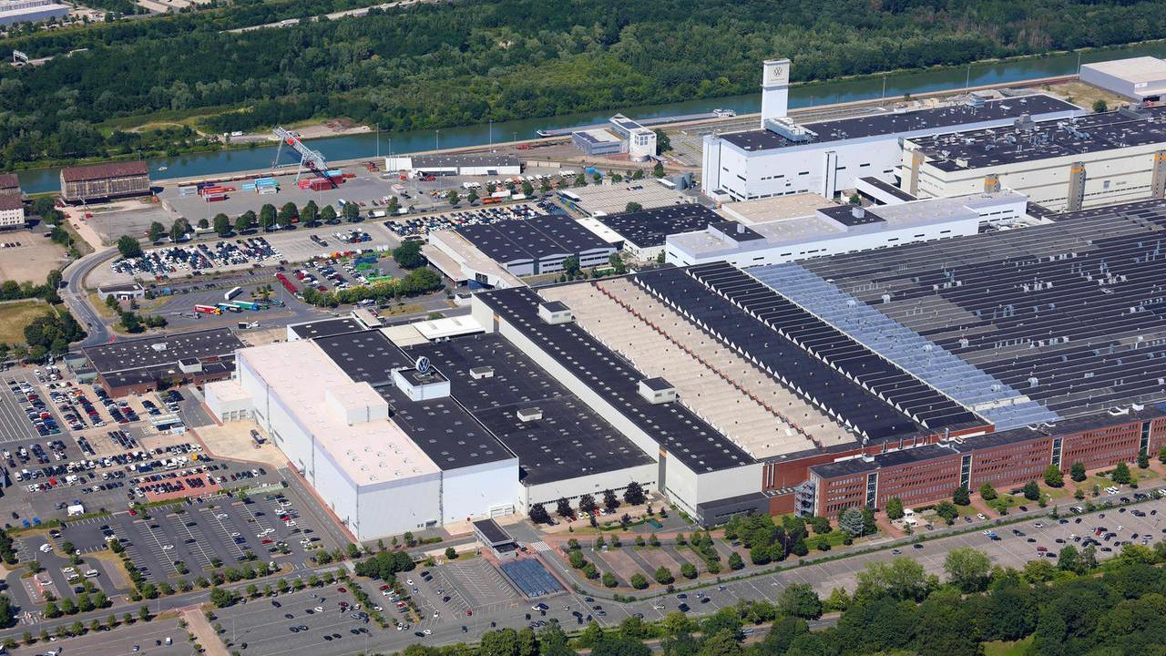 Volkswagen taglia 50mila posti, l’Europa alle prese con il «secondo choc cinese»