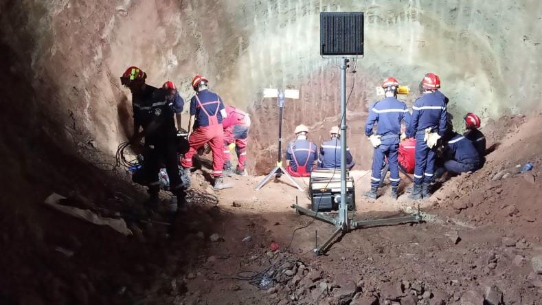 Bambino di 10 anni precipita in un pozzo profondo 80 metri, lotta contro il tempo per salvarlo