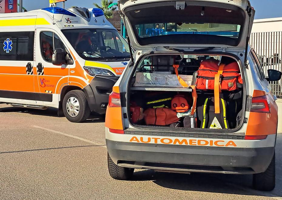 Malore in spiaggia a Lido Spina: salvato da medici e bagnini