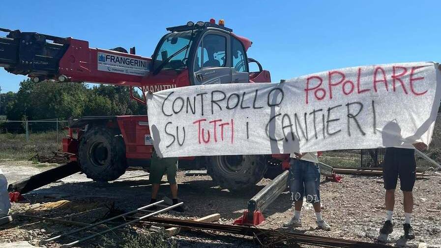 Blitz anti-Frangerini degli attivisti in 3 cantieri. L’imprenditore chiede l’intervento del prefetto<br>