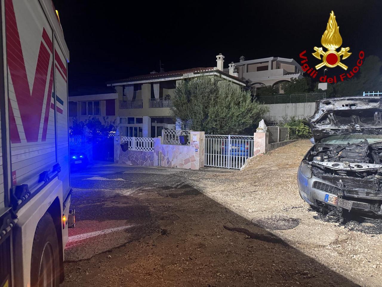 Auto in fiamme a Cala Gonone: probabile l’origine dolosa