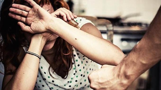 donna piacchiata - violenza alle donne