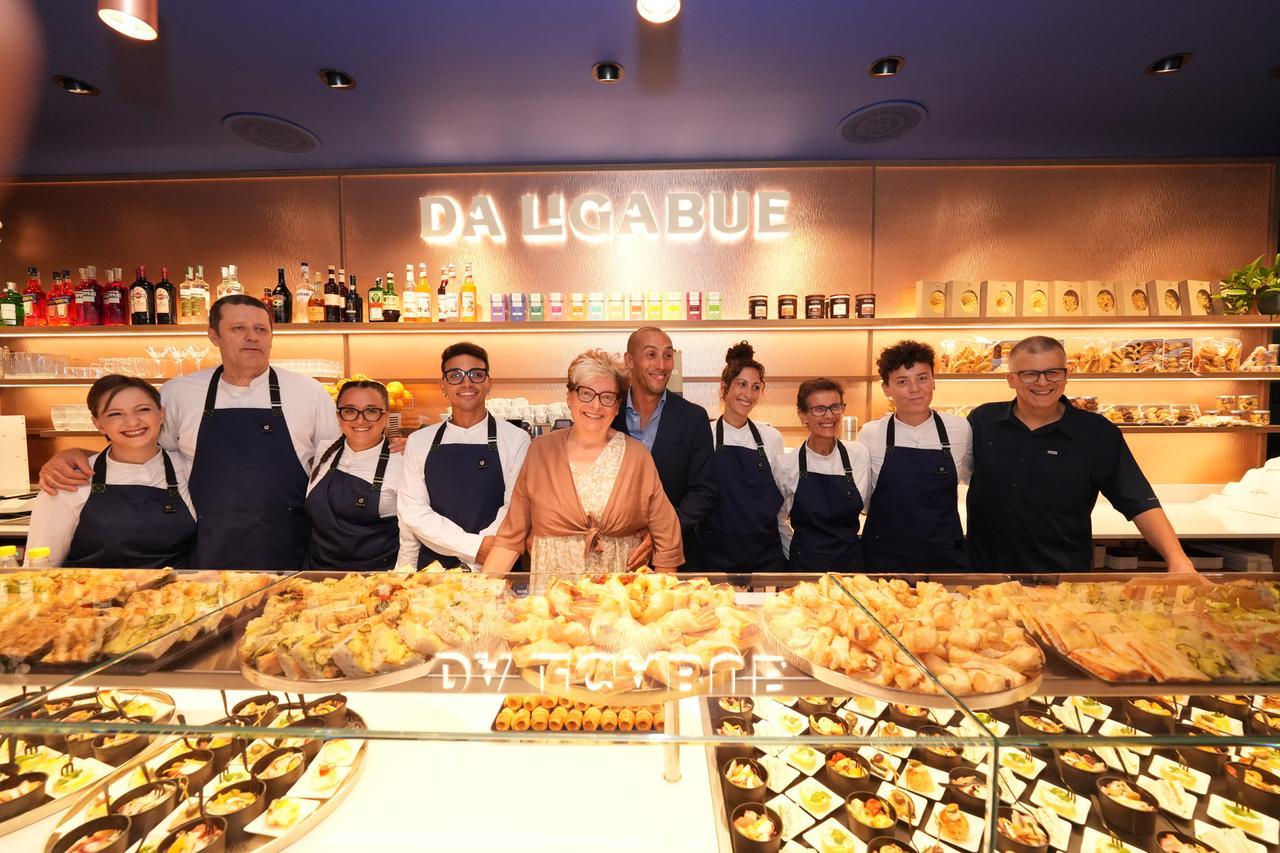 La Pasticceria Da Ligabue si rinnova in centro storico: «O ti reinventi o la città muore»