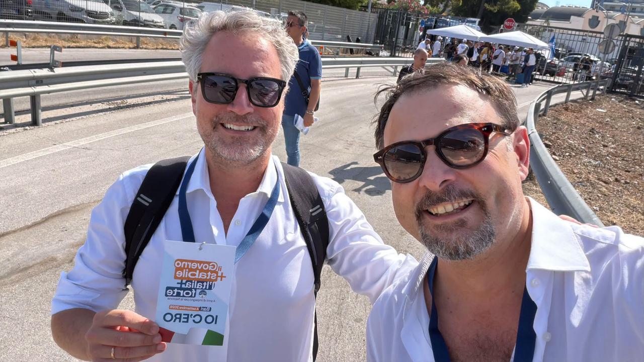 A sinistra il sindaco Mario Pardini con Vittorio Fantozzi, consigliere regionale di FdI