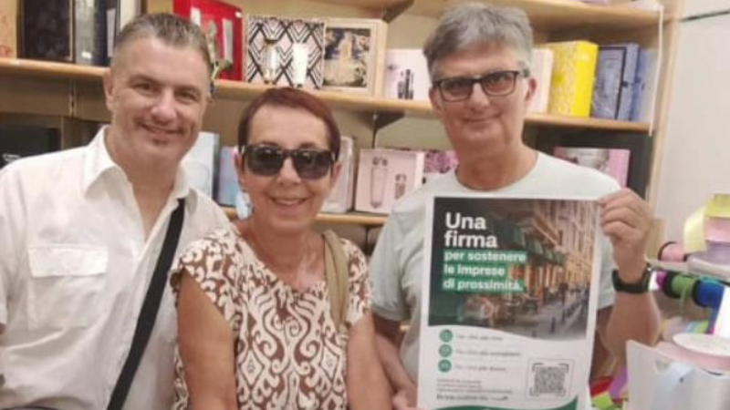 
	La firma in un negozio alla proposta di legge di iniziativa popolare promossa dalla Confesercenti per le &ldquo;Misure per la rigenerazione urbana del commercio e dei servizi di prossimit&agrave;&rdquo;

