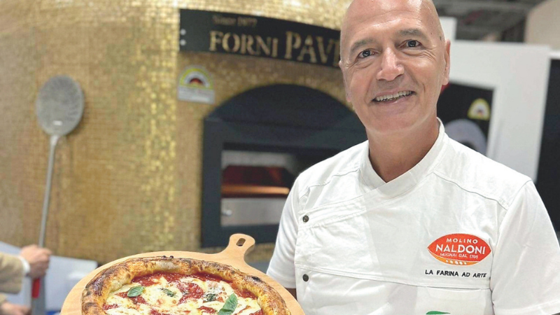 
	Luciano Sorbillo mostra la sua piazza napoletana

