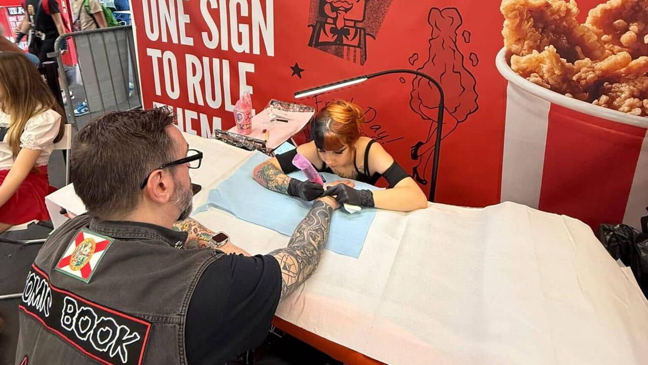 
	Un tatuaggio per mangiare pollo fritto Kfc gratis a vita

