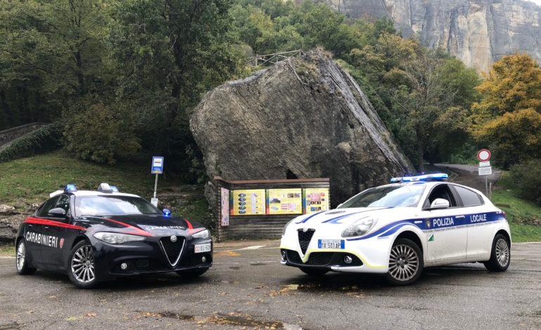 Evade dai domiciliari e tenta la truffa del finto carabinieri ad un’anziana: incastrato dal cellulare alla guida e arrestato