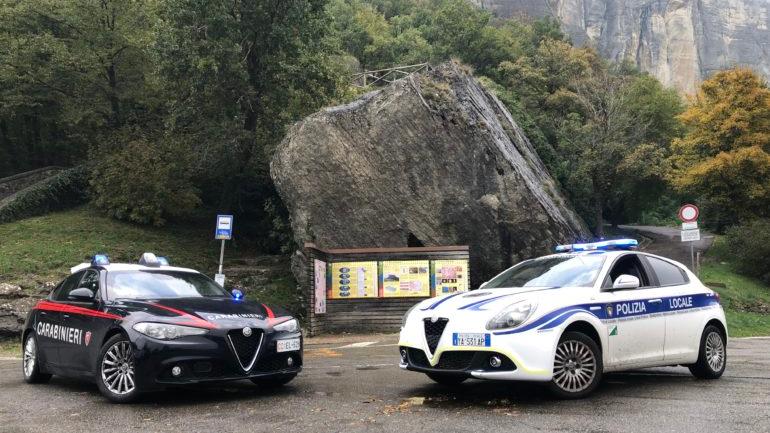 Evade dai domiciliari e tenta la truffa del finto carabinieri ad un’anziana: incastrato dal cellulare alla guida e arrestato
