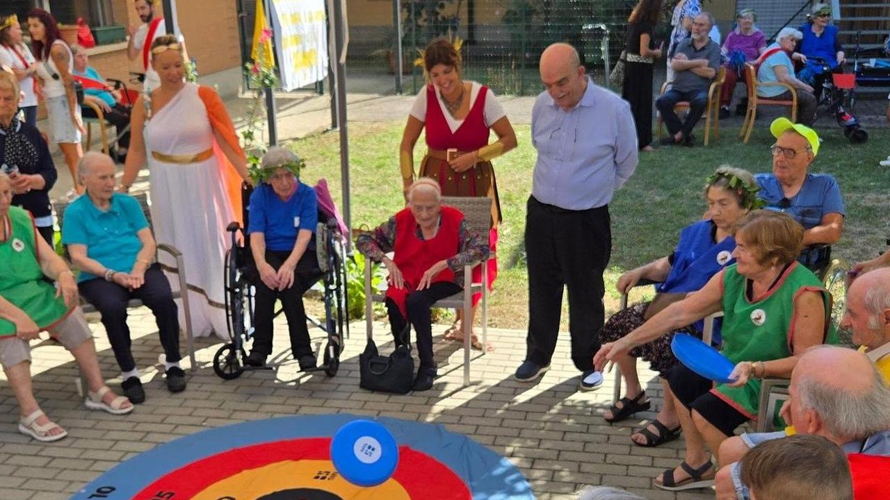 Quiz, indovinelli e gare di canto: a Villa Diamante il successo delle Olimpiadi tra anziani