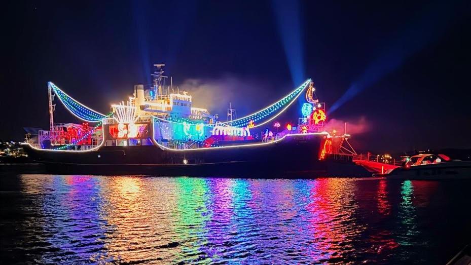 La voce di Chris Martin, il dj set: la lunga notte di festa al matrimonio dell’anno Blumer-Spano – GUARDA I VIDEO