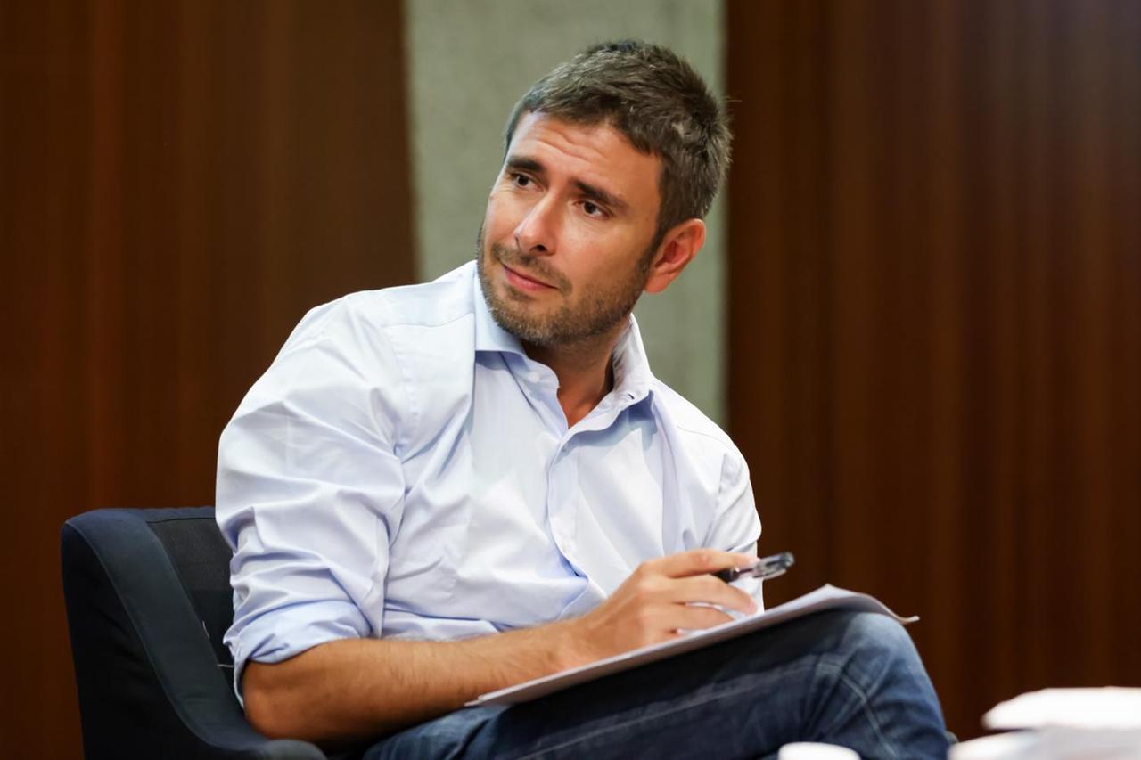 Di Battista resta a Cuba dopo l’intervento d’urgenza: per ora impossibile il rientro in Italia