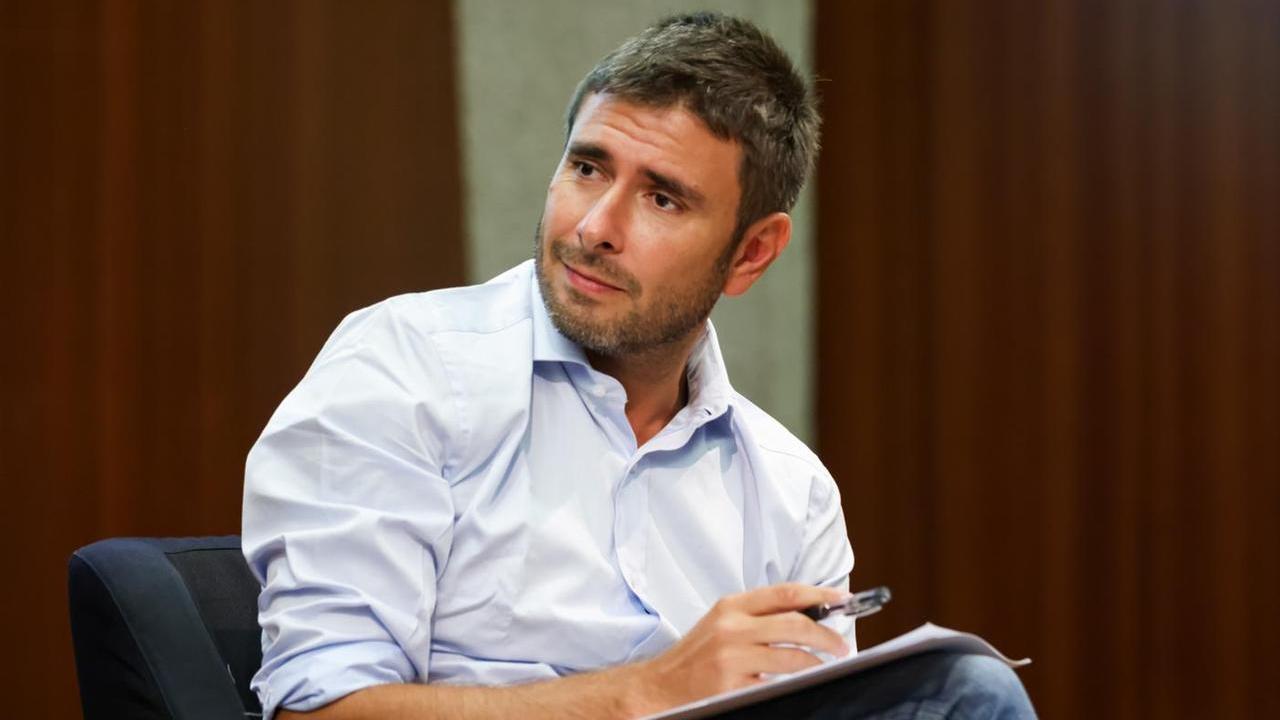 Di Battista resta a Cuba dopo l’intervento d’urgenza: per ora impossibile il rientro in Italia