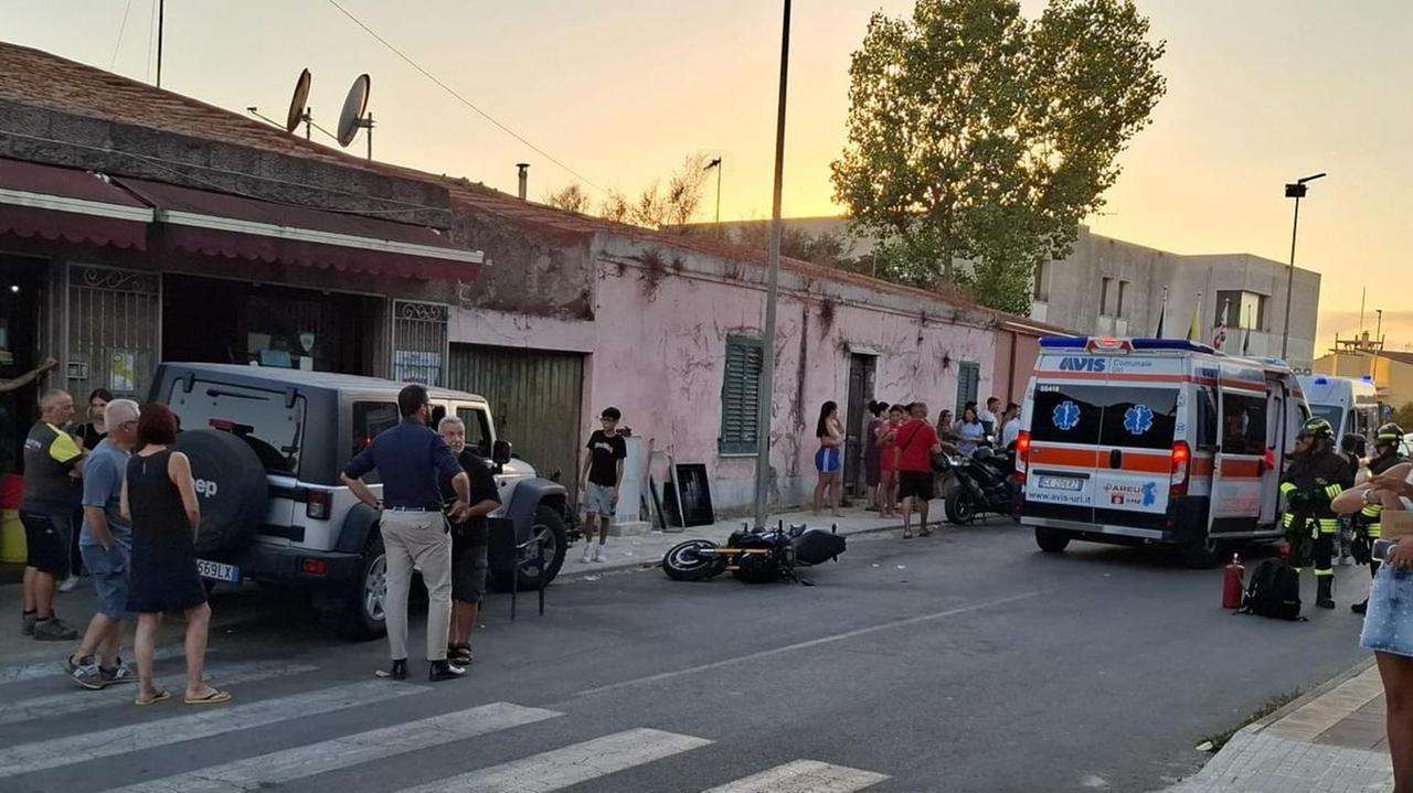 Choc a Uri: finisce con l’auto sui tavolini di un bar, ferite gravemente due persone