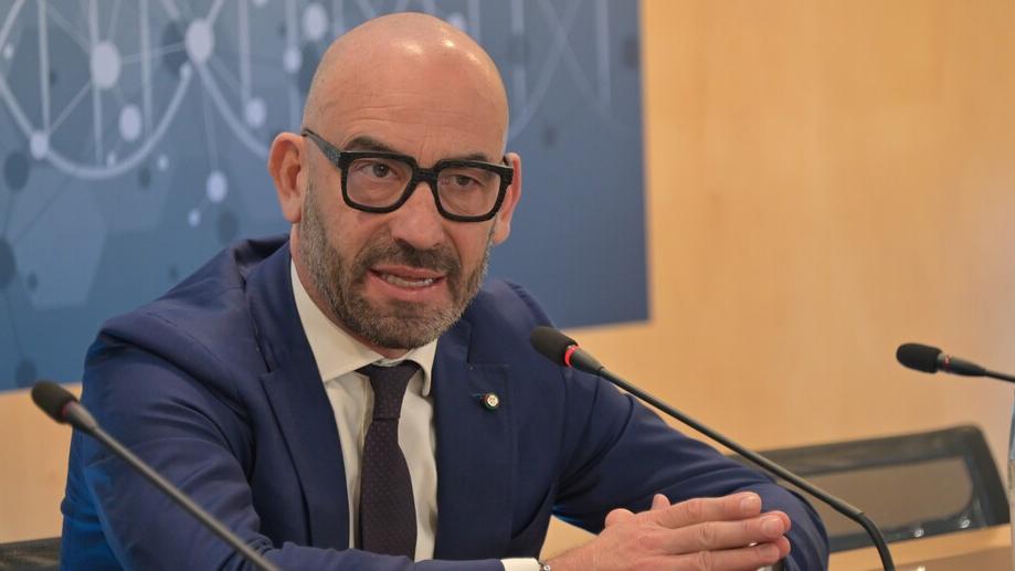 Febbre del Nilo, Bassetti: «In Sardegna possibili oltre 3mila casi, morti evitabili»