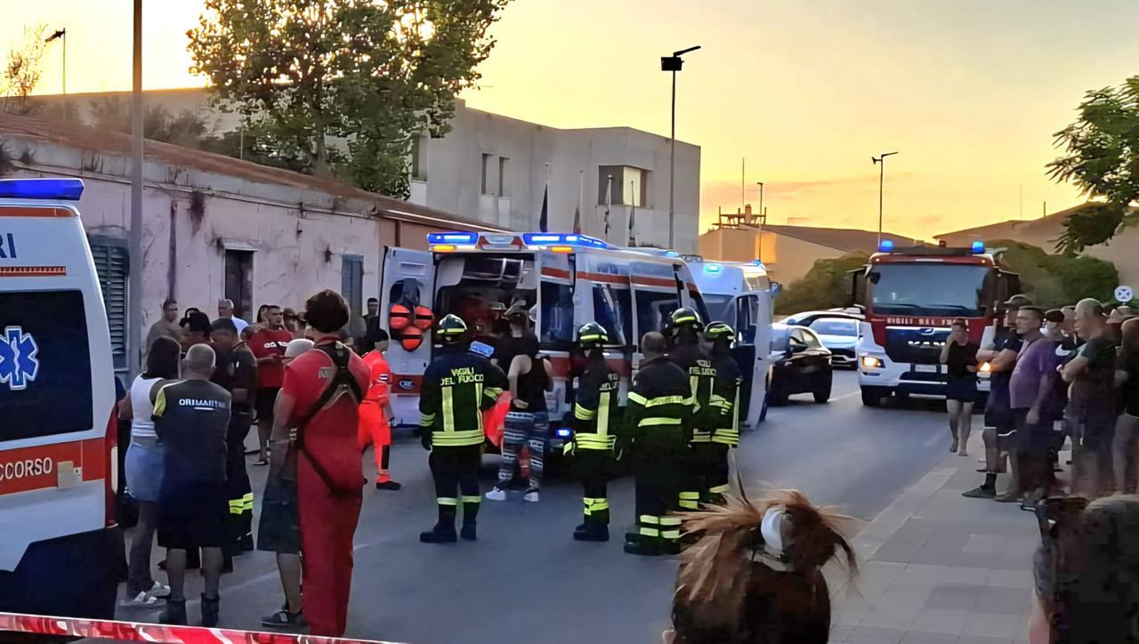 Choc in paese: finisce con il fuoristrada sui tavolini di un bar, ferite gravemente due persone – Cosa sappiamo