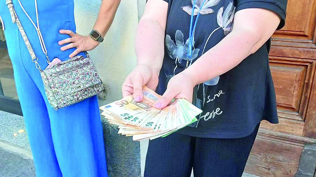 I 2.200 euro in contanti trovati su un marciapiede di via Roma alla fine di giugno