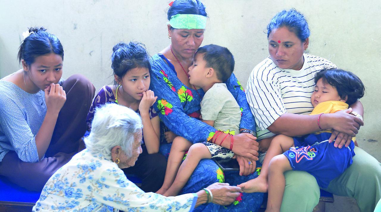 L’alluvione in Nepal: «Qui non è rimasto niente, ma siamo ancora vivi e insieme»