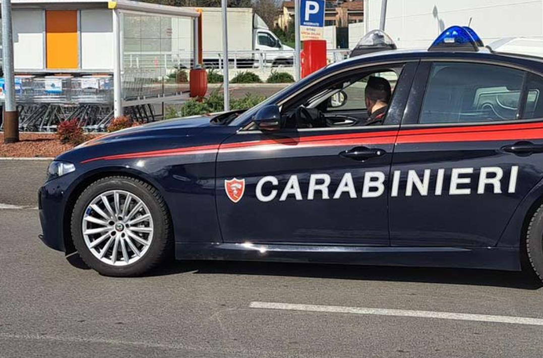 Furti e truffe nei parcheggi dei supermercati: aumentano i controlli delle forze dell’ordine a Guastalla