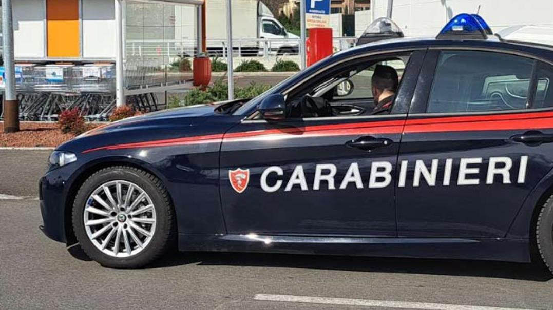 Furti e truffe nei parcheggi dei supermercati: aumentano i controlli delle forze dell’ordine a Guastalla