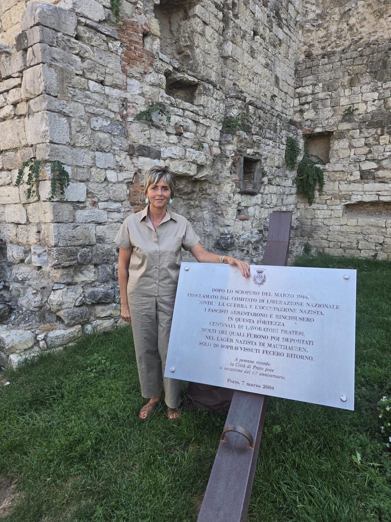 
	Erica Mazzetti davanti al Castello dell'Imperatore

