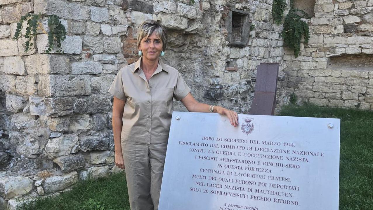 Erica Mazzetti davanti al Castello dell'Imperatore