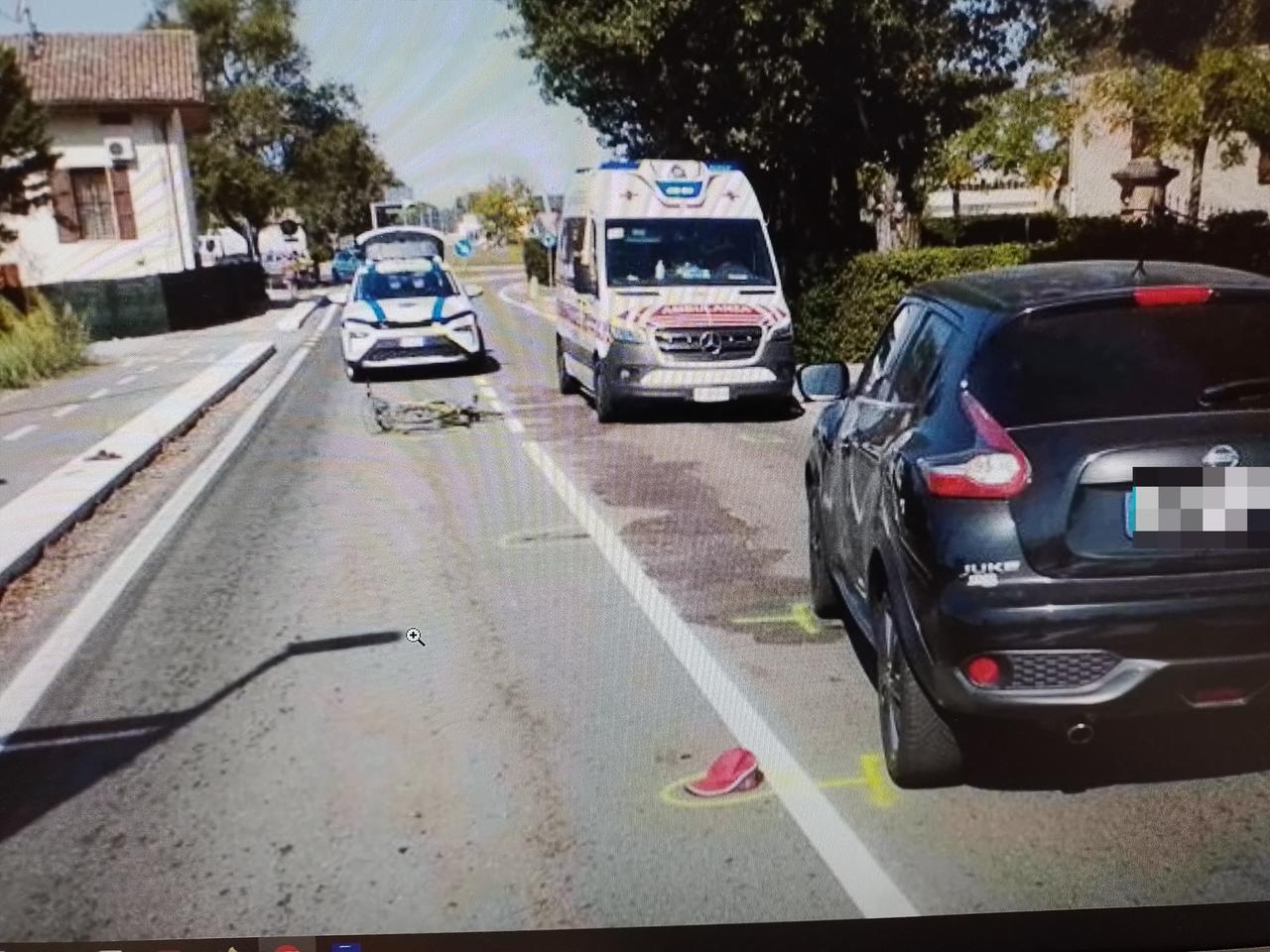 Scontro tra un’auto e una bici a Correggio: grave un anziano di 86 anni