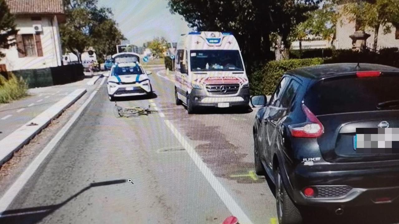 Scontro tra un’auto e una bici a Correggio: grave un anziano di 86 anni