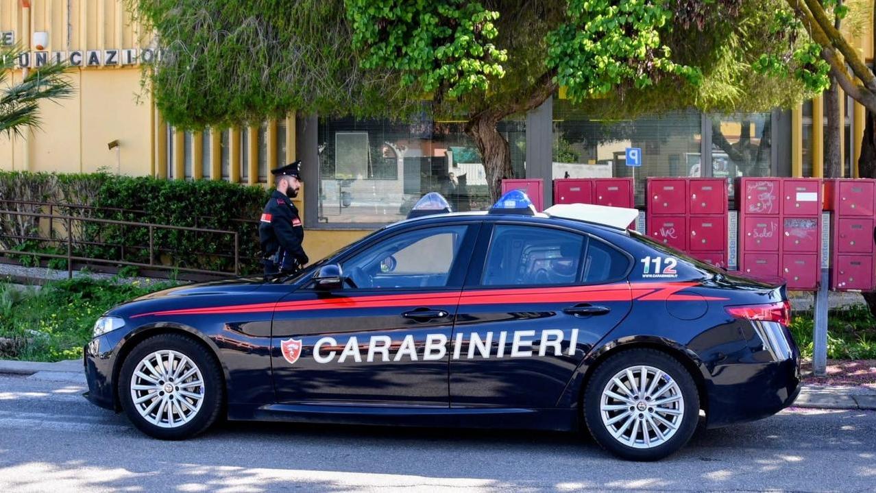 Tenta di rapinare una donna con il coltello e il volto travisato, un passante lo mette in fuga – Cosa è successo