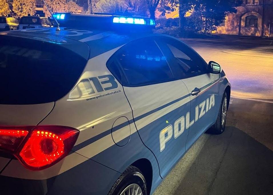 Picchia e minaccia la madre per i soldi del gioco: arrestato un 22enne a Casalgrande