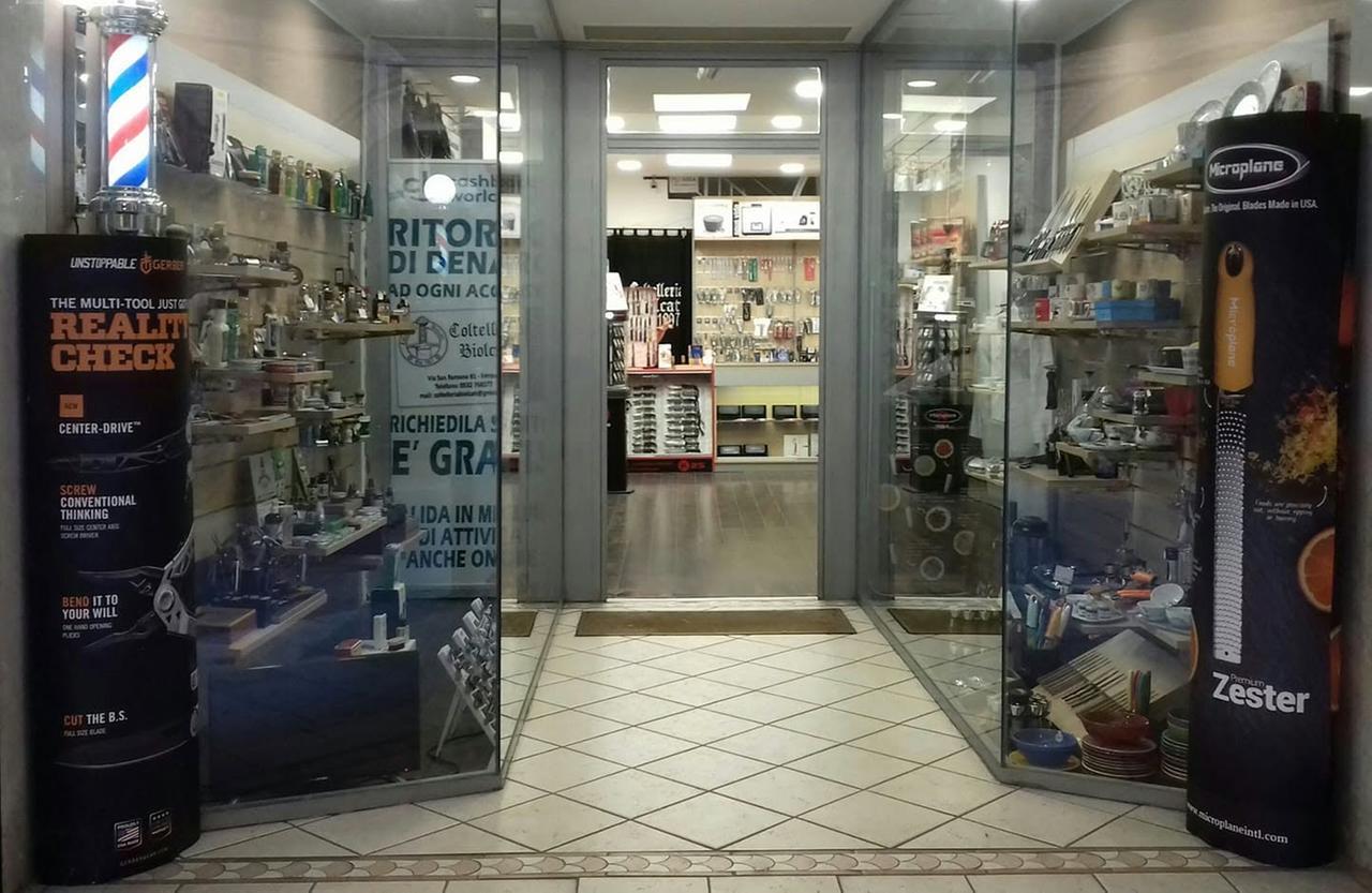 Ferrara, la Coltelleria Biolcati chiude dopo 130 anni: «Troppo degrado»