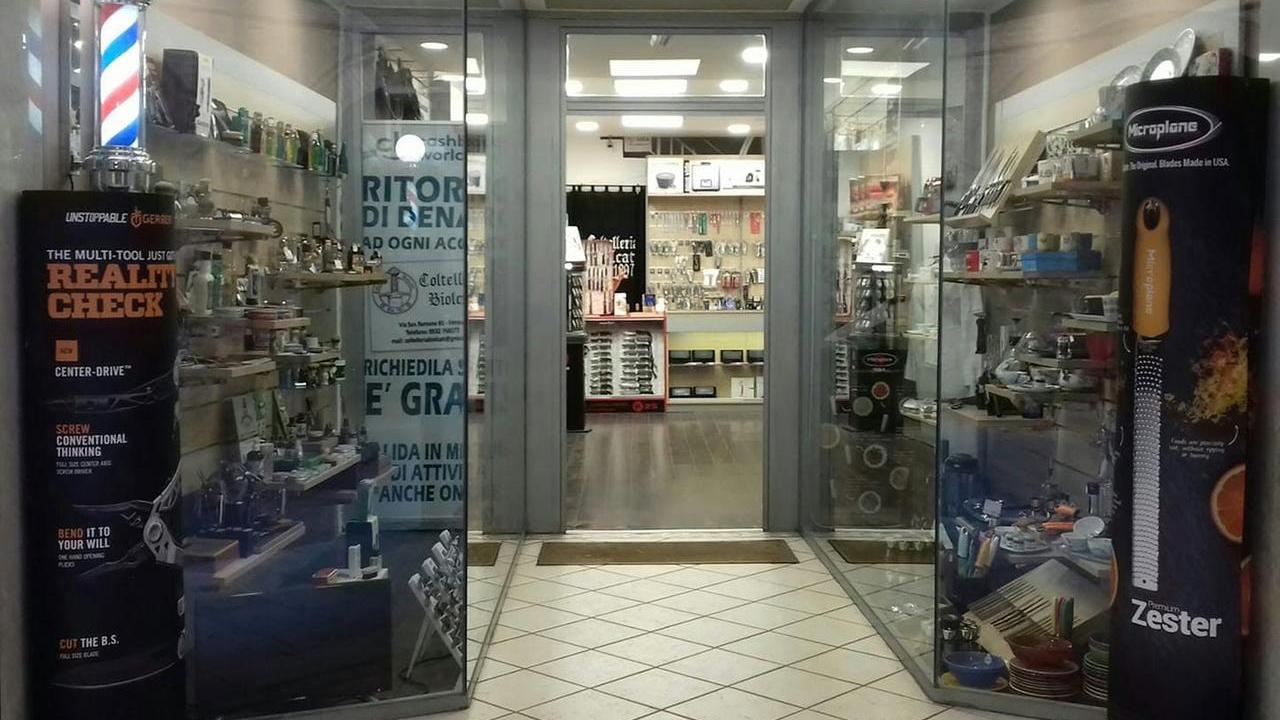 Ferrara, la Coltelleria Biolcati chiude dopo 130 anni: «Troppo degrado»