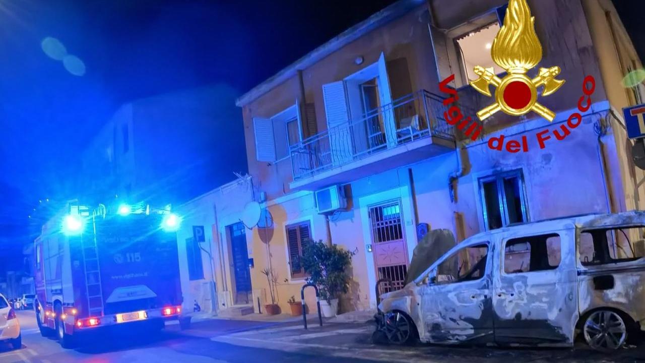 Olbia, a fuoco un’auto: indagini sulle cause