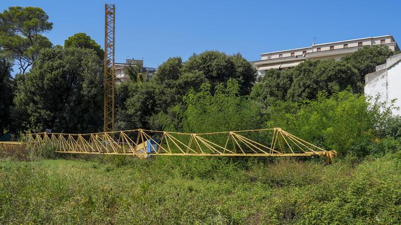Il fazzoletto verde lato viale Rosa del Tirreno