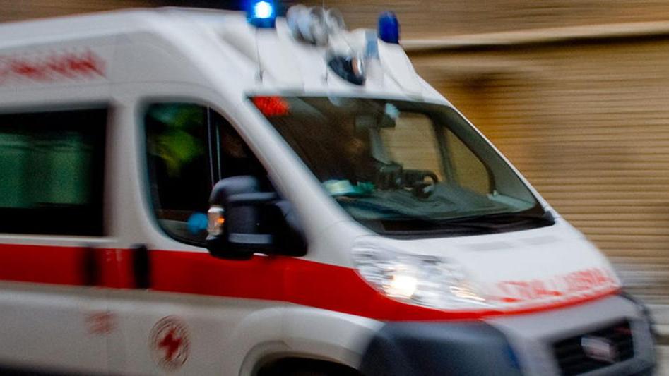 Prato, bambino di 7 anni scende dall’auto del padre e viene investito
