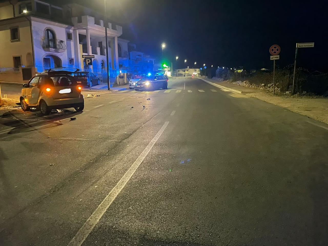 Olbia, travolge con l’auto un sedicenne in scooter e scappa a piedi: denunciato