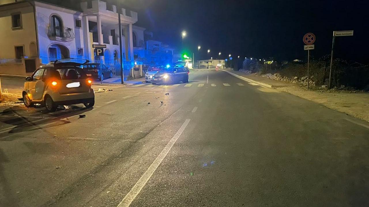 Olbia, travolge con l’auto un sedicenne in scooter e scappa a piedi: denunciato
