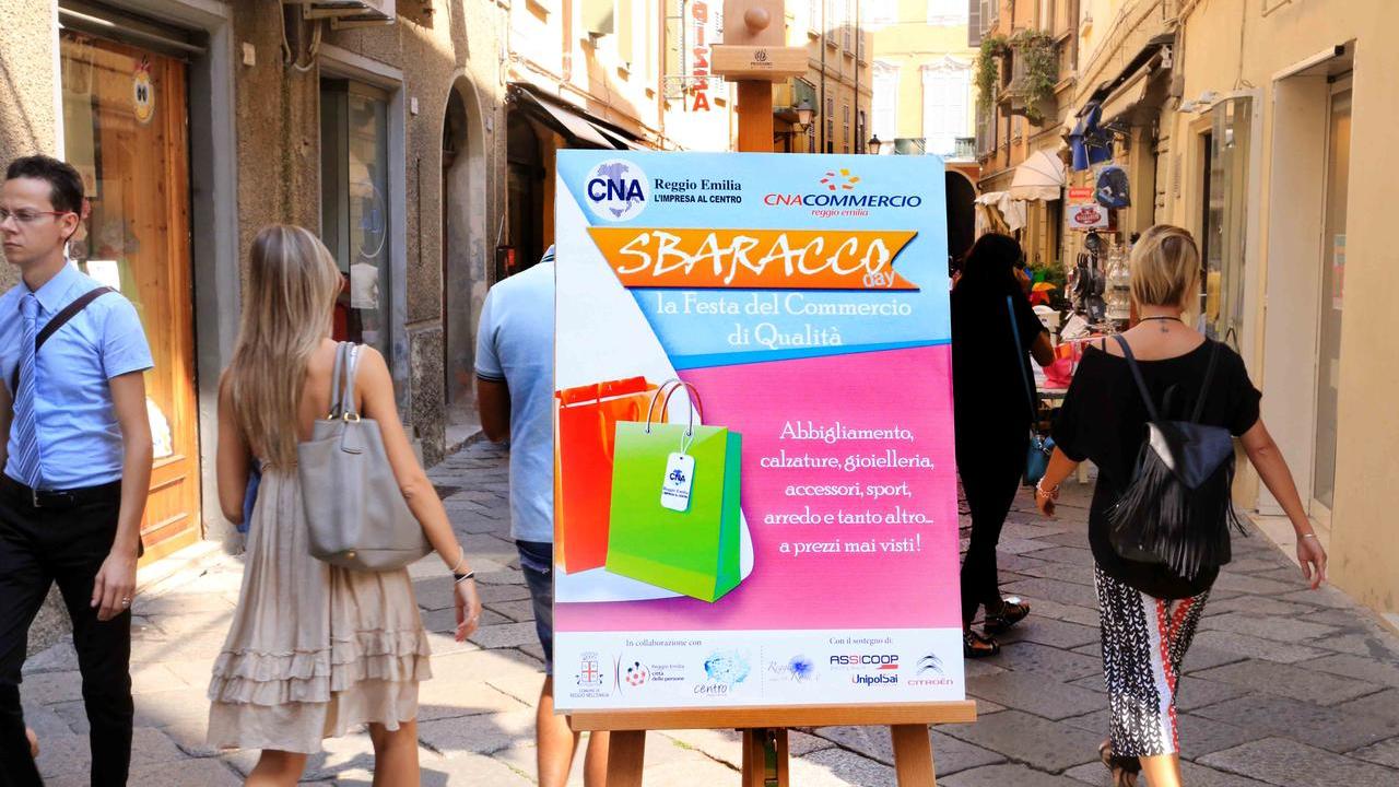 Torna lo Sbaracco Day: oltre 60 negozi coinvolti, super sconti e una sfilata. Ecco le vie coinvolte