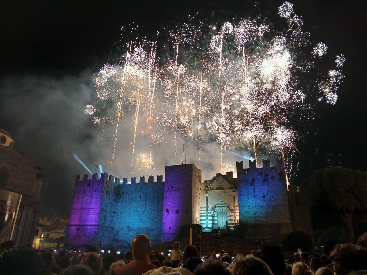 
	I fuochi d'artificio al Castello dell'Imperatore

