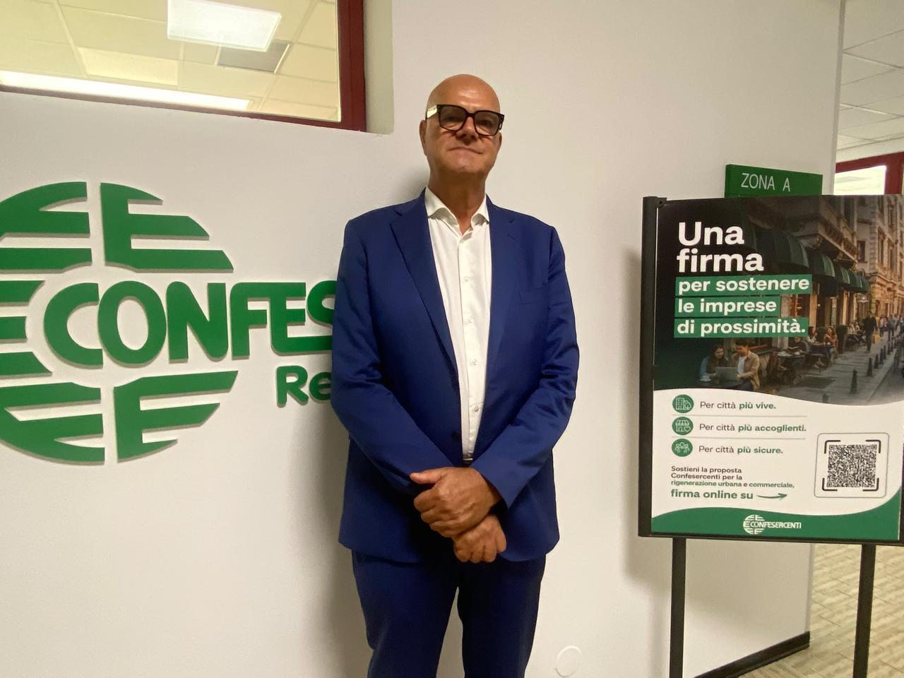 Commercio in crisi, a Reggio Emilia spariti 110 negozi e quasi 1.400 addetti: ora Confesercenti punta sulle Zest. Cosa sono e qual è la differenza con gli hub urbani