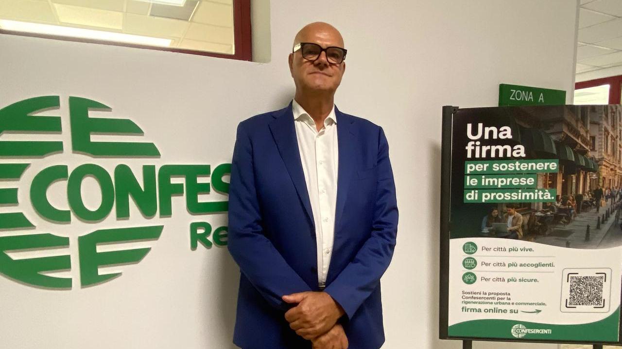 Commercio in crisi, a Reggio Emilia spariti 110 negozi e quasi 1.400 addetti: ora Confesercenti punta sulle Zest. Cosa sono e qual è la differenza con gli hub urbani