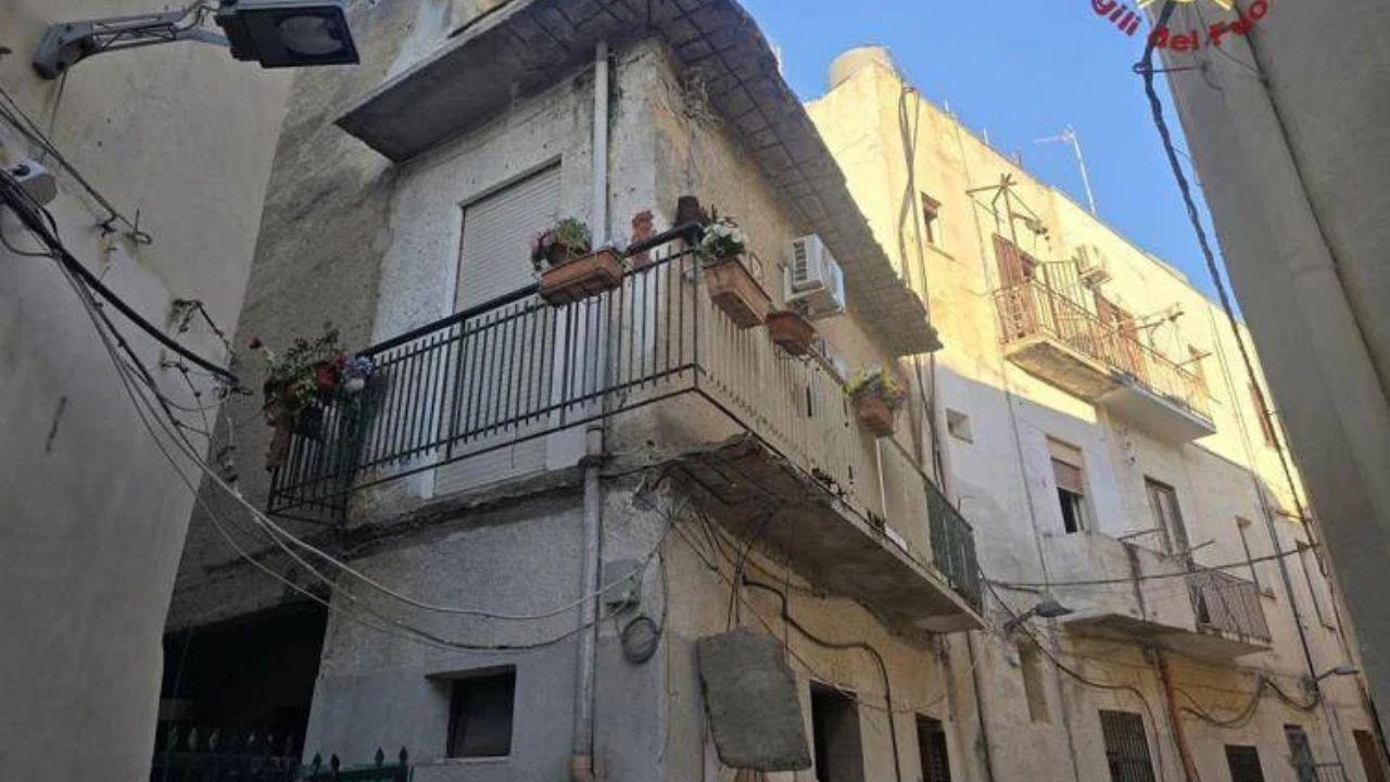 
	Il balcone crollato

